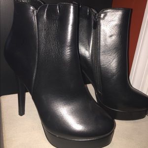 Charles David Ankle Booties- Black